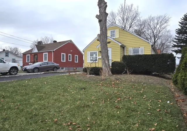 Photo 3 of Single family home for sale at 566 S Elmwood Ave, Waukegan, IL 60085 | MLS# 12219169 | Listing updated on 2024-12-09