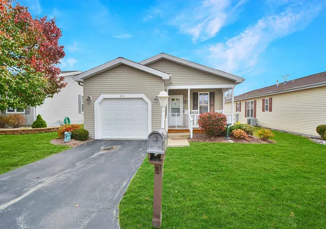 Photo 2 of Single family home for sale at 3417 Steeplechase Wy, Grayslake, IL 60030 | MLS# 12219203 | Listing updated on 2024-12-10