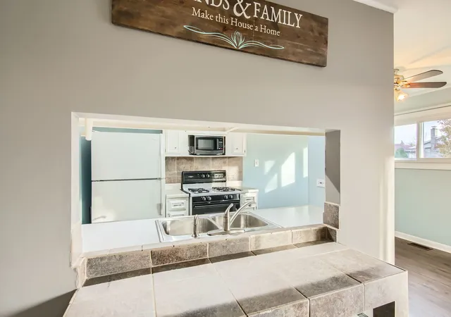 Photo 3 of Condo for sale at 7923 164th Court #281, Tinley Park, IL 60477 | MLS# 12219385 | Listing updated on 2024-12-10
