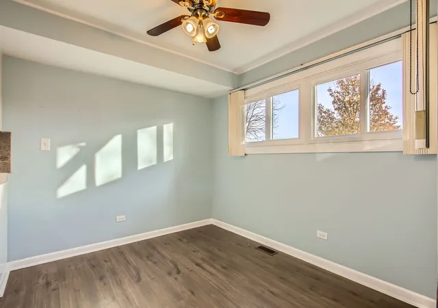 Photo 4 of Condo for sale at 7923 164th Court #281, Tinley Park, IL 60477 | MLS# 12219385 | Listing updated on 2024-12-10