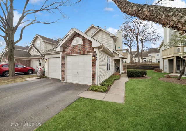 Photo 1 of Condo for sale at 724 Ripple Brk Ln #0, Elgin, IL 60120 | MLS# 12219607 | Listing updated on 2024-12-08