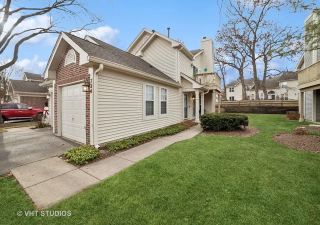 Photo 2 of Condo for sale at 724 Ripple Brk Ln #0, Elgin, IL 60120 | MLS# 12219607 | Listing updated on 2024-12-08
