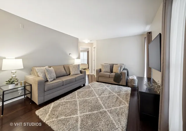 Listing Photo 5 - Condo for sale in building located at 724 Ripple Brk Ln, Elgin, IL 60120 - Unit #0