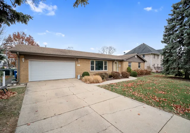 Photo 2 of Single family home for sale at 801 S 10th Avenue, La Grange, IL 60525 | MLS# 12219875 | Listing updated on 2024-12-09