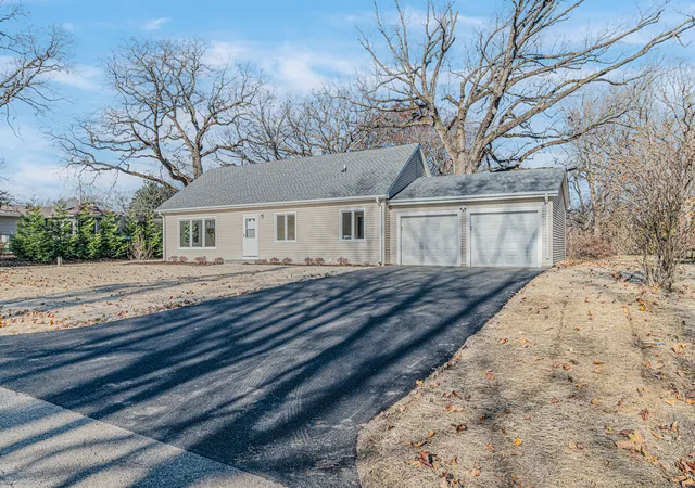 Photo 2 of Single family home for sale at 804 18th Street, Zion, IL 60099 | MLS# 12219967 | Listing updated on 2024-12-08