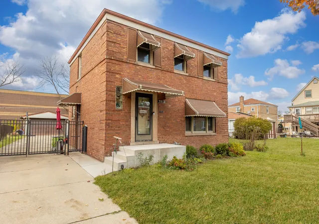 Photo 1 of Single family home for sale at 3912 Wisconsin Ave, Berwyn, IL 60402 | MLS# 12220028 | Listing updated on 2024-12-09