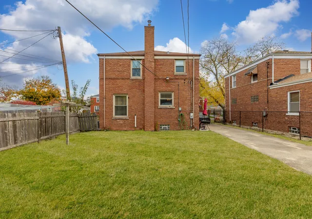Photo 14 of Single family home for sale at 3912 Wisconsin Ave, Berwyn, IL 60402 | MLS# 12220028 | Listing updated on 2024-12-09