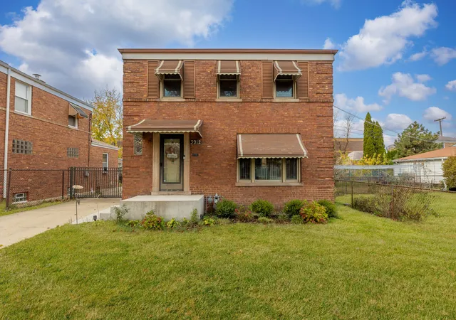 Photo 2 of Single family home for sale at 3912 Wisconsin Ave, Berwyn, IL 60402 | MLS# 12220028 | Listing updated on 2024-12-09