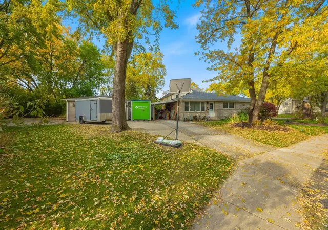 Photo 4 of Single Family Residence at 971 E Capri Dr, Palatine, IL 60074 | MLS# 12220195 | | Sold on 2025-02-24