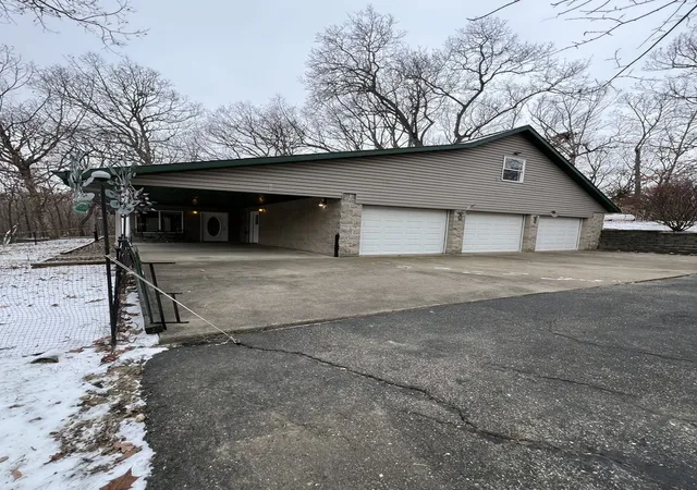 Photo 1 of Single family home for sale at 411 Illini Dr, Hopewell, IL 61565 | MLS# 12220307 | Listing updated on 2024-12-09
