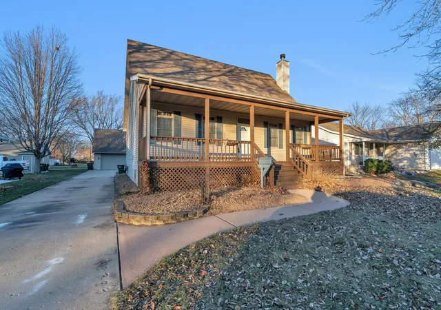 Photo 3 of Single family home for sale at 380 E 2nd St, Coal City, IL 60416 | MLS# 12220392 | Listing updated on 2024-12-09