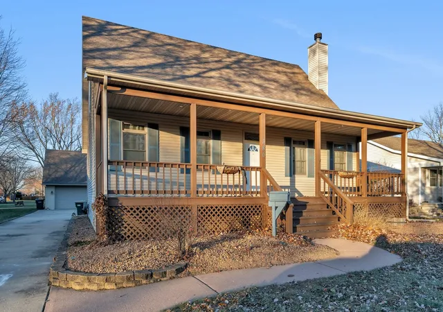Photo 3 of Single family home for sale at 380 E 2Nd St, Coal City, IL 60416 | MLS# 12220392 | Listing updated on 2024-12-09