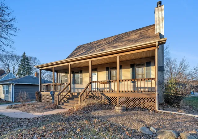 Photo 4 of Single family home for sale at 380 E 2Nd St, Coal City, IL 60416 | MLS# 12220392 | Listing updated on 2024-12-09