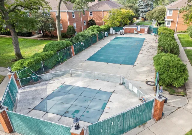 Photo 3 of Condo for sale at 6551 N Damen Ave #1, Chicago, IL 60645 | MLS# 12220477 | Listing updated on 2024-12-09