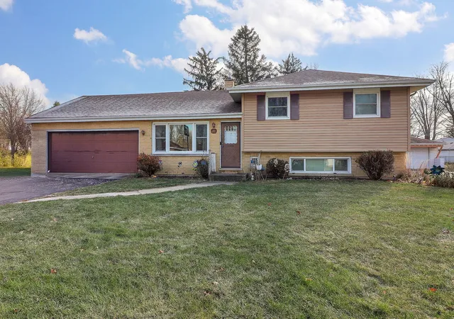 Single family home for sale at 37 W 55Th Pl, Westmont, IL 60559 | MLS# 12220632