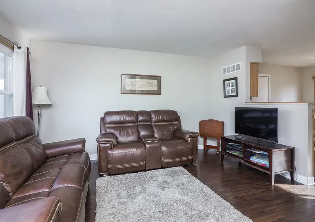 Photo 3 of Single family home for sale at 37 W 55th Pl, Westmont, IL 60559 | MLS# 12220632 | Listing updated on 2024-12-09