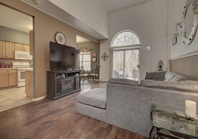 Photo 2 of Townhouse for sale at 4037 Oak Tree Ln, Plainfield, IL 60586 | MLS# 12220711 | Listing updated on 2024-12-10