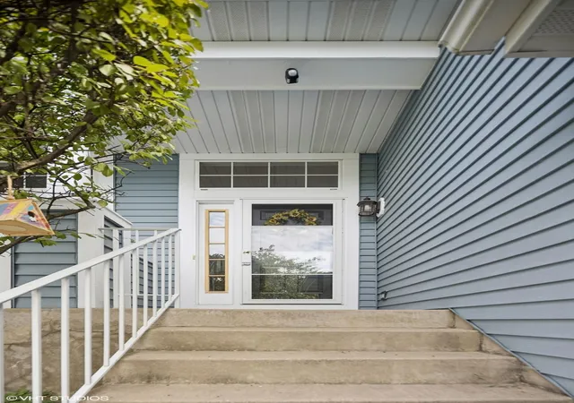 Photo 2 of Townhouse for sale at 256 Weather Hill Dr, Willowbrook, IL 60527 | MLS# 12221008 | Listing updated on 2024-12-10