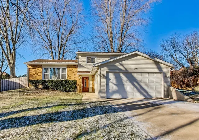 Photo 1 of Single family home for sale at 1876 Cambridge Ln, Wheaton, IL 60189 | MLS# 12221273 | Listing updated on 2024-12-08