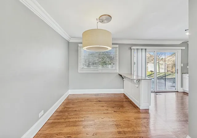 Photo 2 of Single family home for sale at 1876 Cambridge Ln, Wheaton, IL 60189 | MLS# 12221273 | Listing updated on 2024-12-08