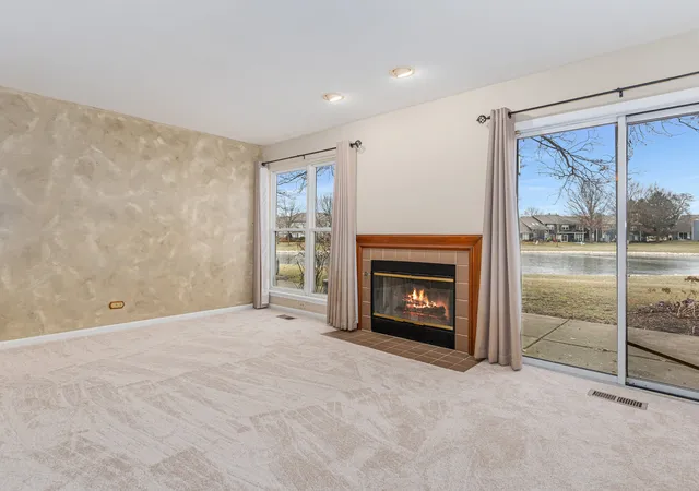 Photo 2 of Townhouse for sale at 723 Ripple Brk Ln, Elgin, IL 60120 | MLS# 12221570 | Listing updated on 2024-12-08