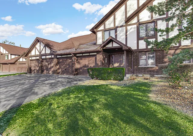 Photo 3 of Condo for sale at 6750 180th St #1W, Tinley Park, IL 60477 | MLS# 12221866 | Listing updated on 2024-12-06