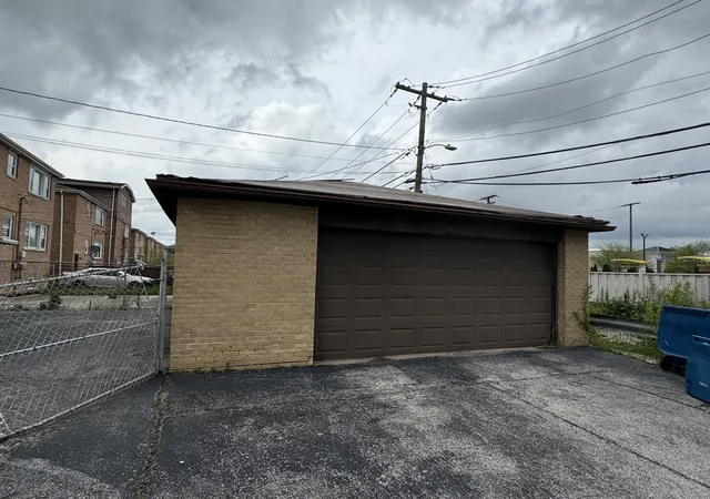 2nd image of 461 Madison Ave, Calumet, IL 60409