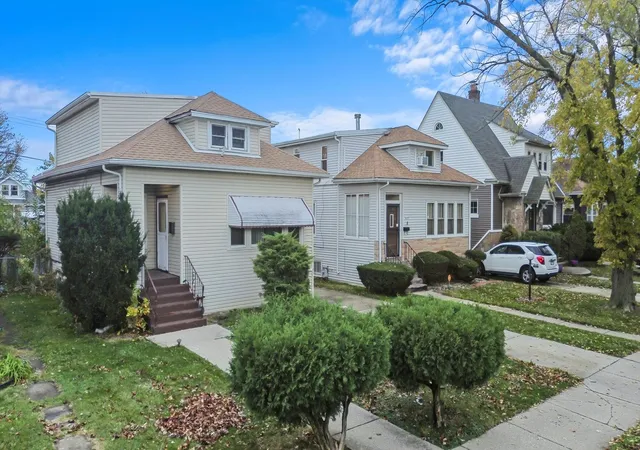 Photo 2 of Single family home for sale at 615 S 21st Avenue, Maywood, IL 60153 | MLS# 12222293 | Listing updated on 2024-12-10