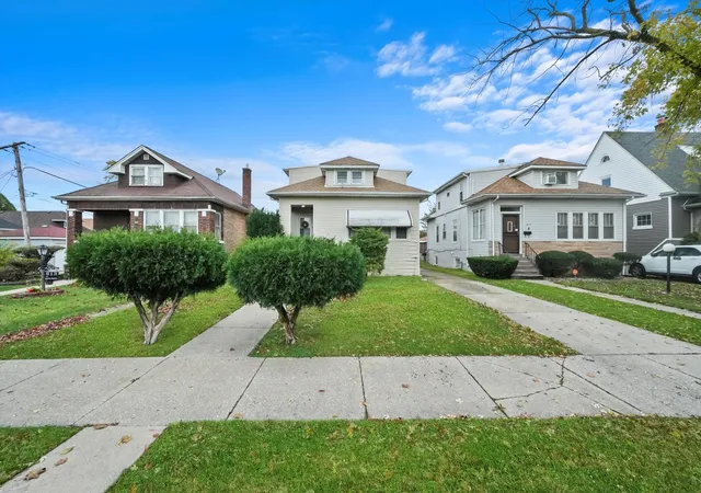 Photo 3 of Single family home for sale at 615 S 21st Avenue, Maywood, IL 60153 | MLS# 12222293 | Listing updated on 2024-12-10