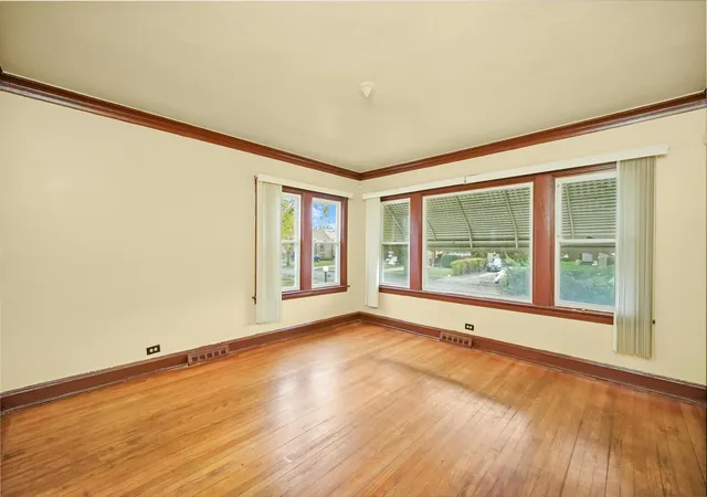 Photo 4 of Single family home for sale at 615 S 21st Avenue, Maywood, IL 60153 | MLS# 12222293 | Listing updated on 2024-12-10
