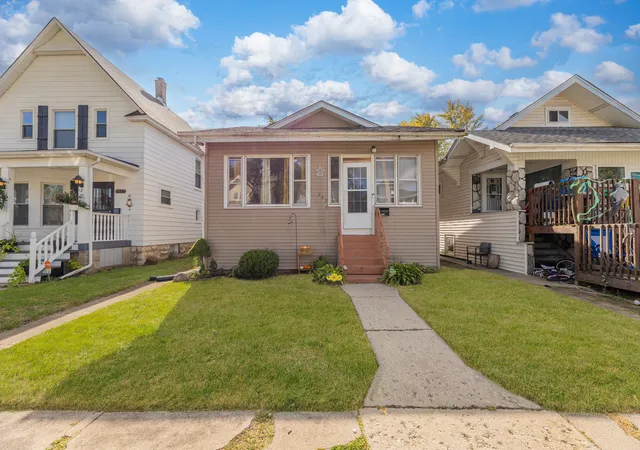 Photo 2 of Single family home for sale at 292 W 15th Place, Chicago Heights, IL 60411 | MLS# 12222346 | Listing updated on 2024-12-06