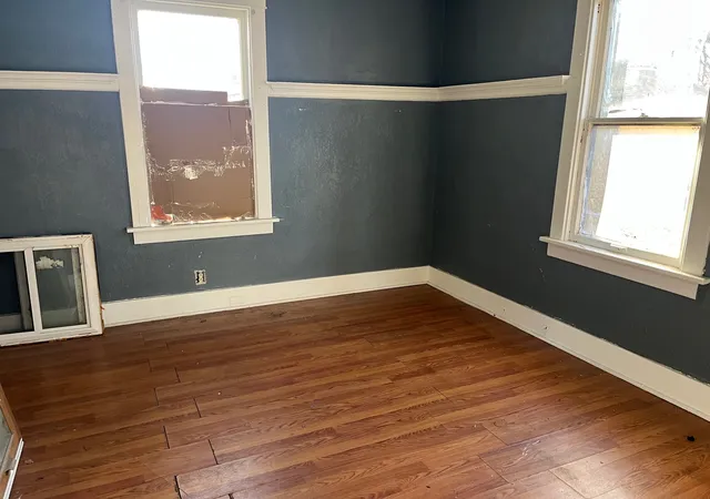 Photo 3 of Single family home for sale at 914 W 3rd Street, Peoria, IL 61605 | MLS# 12222687 | Listing updated on 2024-12-09