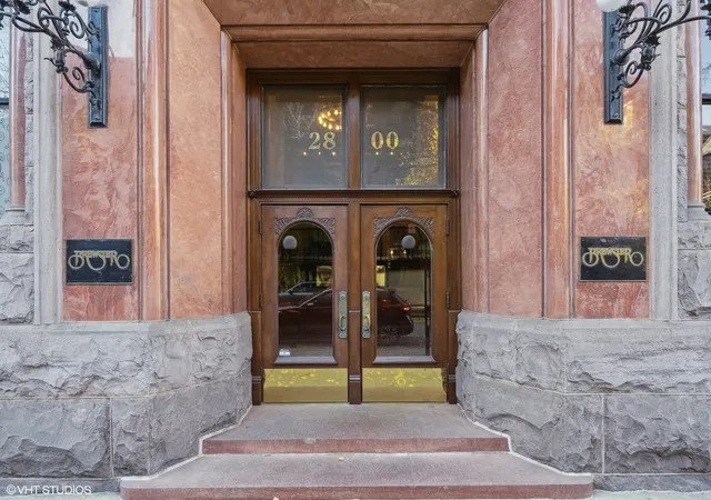 Photo 2 of Condo for sale at 2800 N Pine Grv Ave #7K, Chicago, IL 60657 | MLS# 12222735 | Listing updated on 2024-12-11