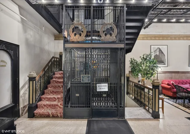 Photo 3 of Condo for sale at 2800 N Pine Grv Ave #7K, Chicago, IL 60657 | MLS# 12222735 | Listing updated on 2024-12-11