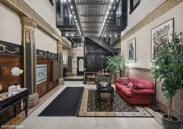 Photo 3 of Condo for sale at 2800 N Pine Grv Ave #7K, Chicago, IL 60657 | MLS# 12222735 | Listing updated on 2024-12-11