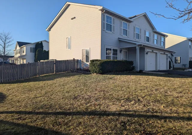 Photo 2 of Townhouse for sale at 21431 Franklin Cir, Plainfield, IL 60544 | MLS# 12223069 | Listing updated on 2024-12-09