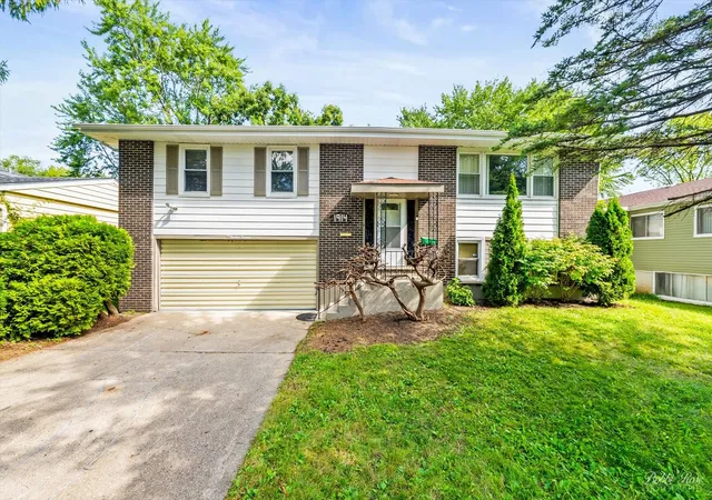 1st image of 1914 Irving Pkwy, Waukegan, IL 60087 | MLS# 12223317