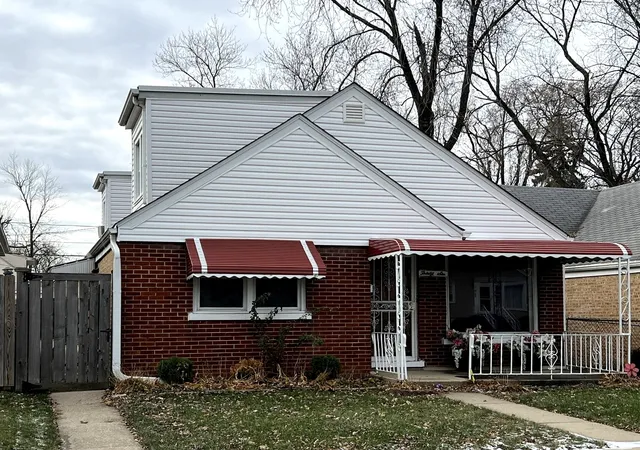 Photo 2 of Single family home for sale at 36 S 46th Avenue, Bellwood, IL 60104 | MLS# 12223486 | Listing updated on 2024-12-10