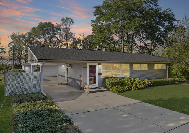 Photo 2 of Single family home for sale at 309 E Parallel St, Palatine, IL 60067 | MLS# 12254113 | Listing updated on 2024-12-11