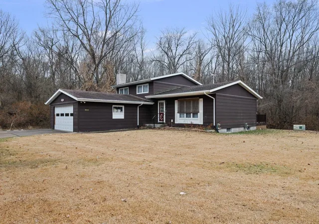 Photo 2 of Single family home for sale at 8412 10th Street W, Rock Island, IL 61201 | MLS# 100000527 | Listing updated on 2026-08-30