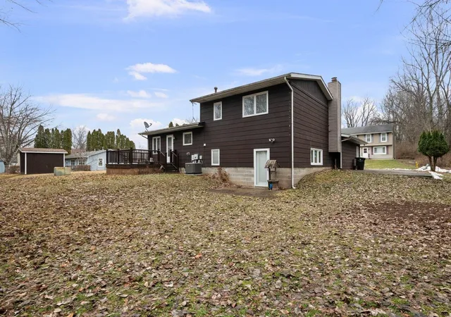 Photo 3 of Single family home for sale at 8412 10th Street W, Rock Island, IL 61201 | MLS# 100000527 | Listing updated on 2026-08-30