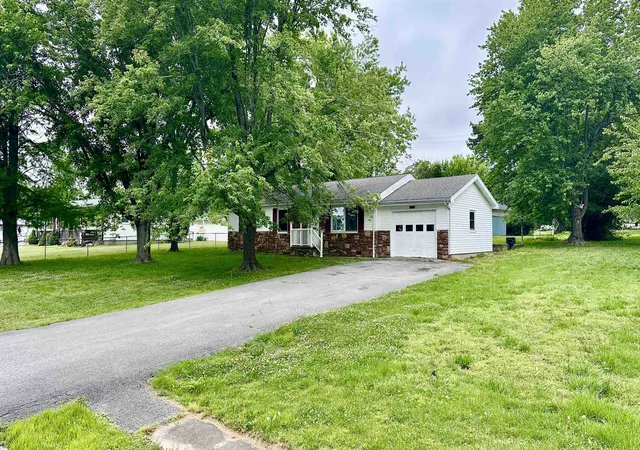 2nd image of 21773 Illinois Ave, Thompsonville, IL 62890 | MLS# 100539003