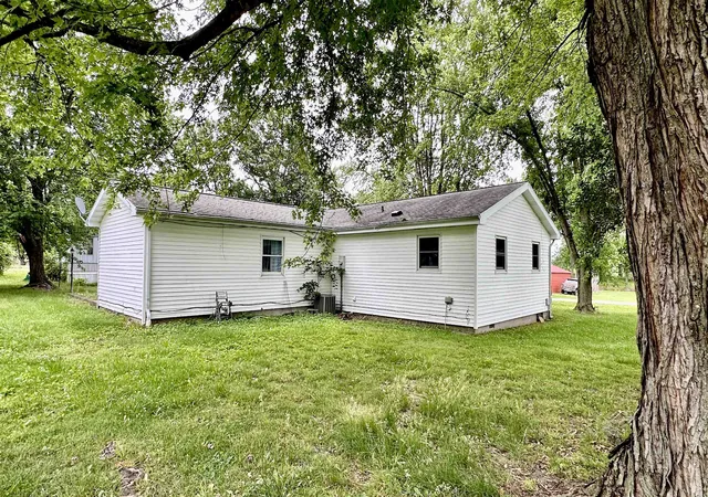 3rd image of 21773 Illinois Ave, Thompsonville, IL 62890 | MLS# 100539003