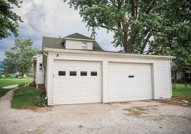 2nd image of 106 E Washington St, Mendon, IL 62351 | MLS# 100539033
