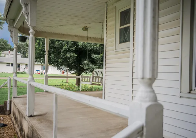 Photo 3 of Single family home for sale at 106 E Washington St, Mendon, IL 62351 | MLS# 100539033 | Listing updated on 2026-09-20
