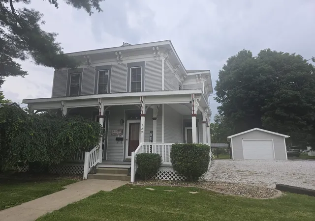 1st image of 729 Locust St, Carthage, IL 62321 | MLS# 100539034