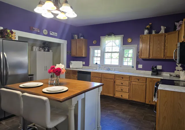 2nd image of 729 Locust St, Carthage, IL 62321 | MLS# 100539034