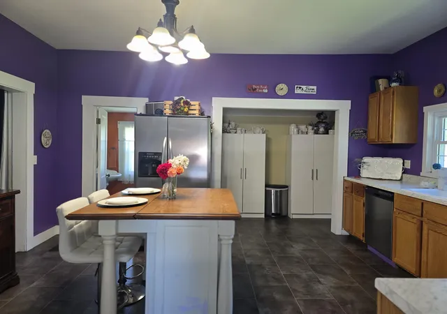 3rd image of 729 Locust St, Carthage, IL 62321 | MLS# 100539034