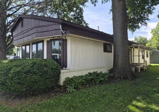 Photo 1 of Manufactured home for sale at 2220 Sunny Ln, Quincy, IL 62305 | MLS# 100539036 | Listing updated on 2026-09-24
