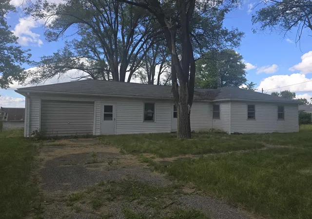 1st image of 1661 Riverside Dr, Dallas City, IL 62330 | MLS# 100539037